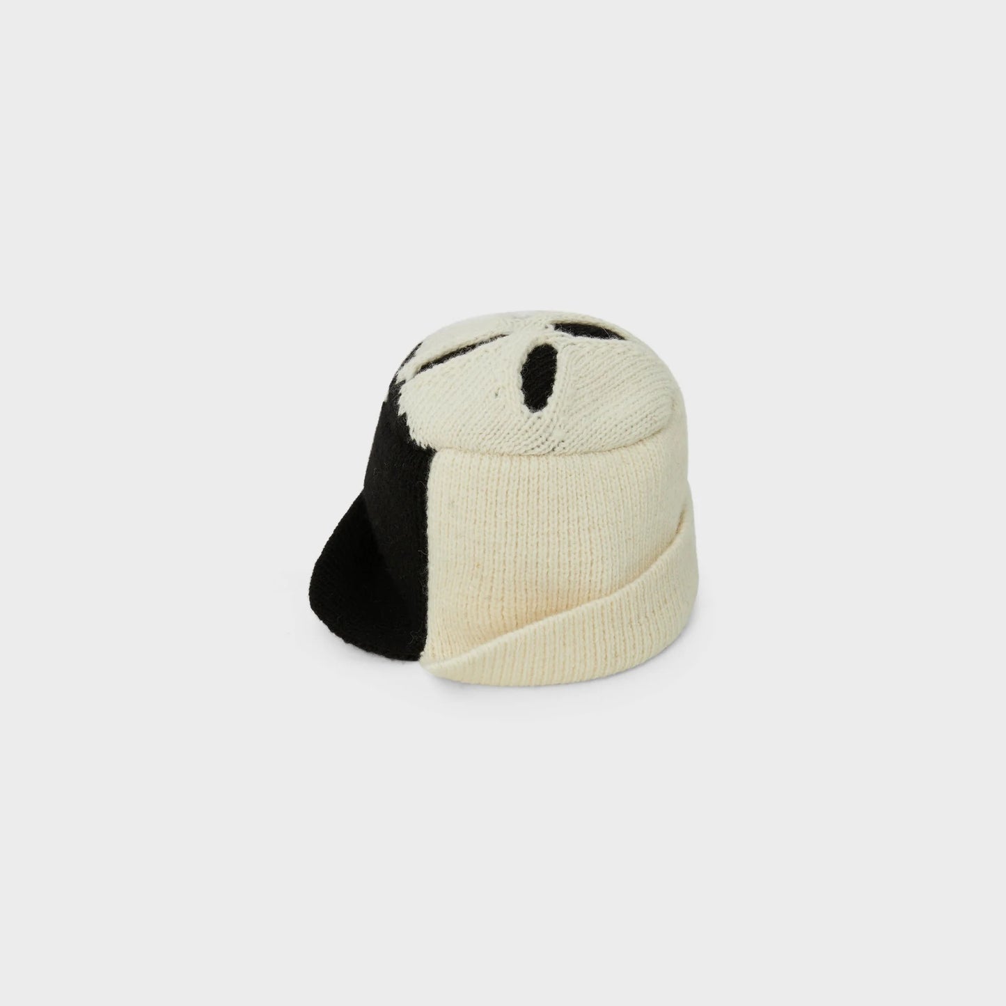 KNITTED BEANIE IN CREAM & BLACK