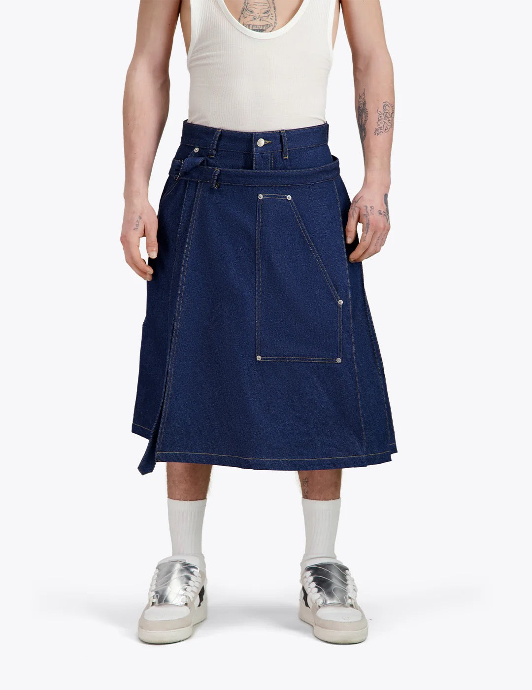 APRON SHORTS IN RECYCLED INDIGO DENIM