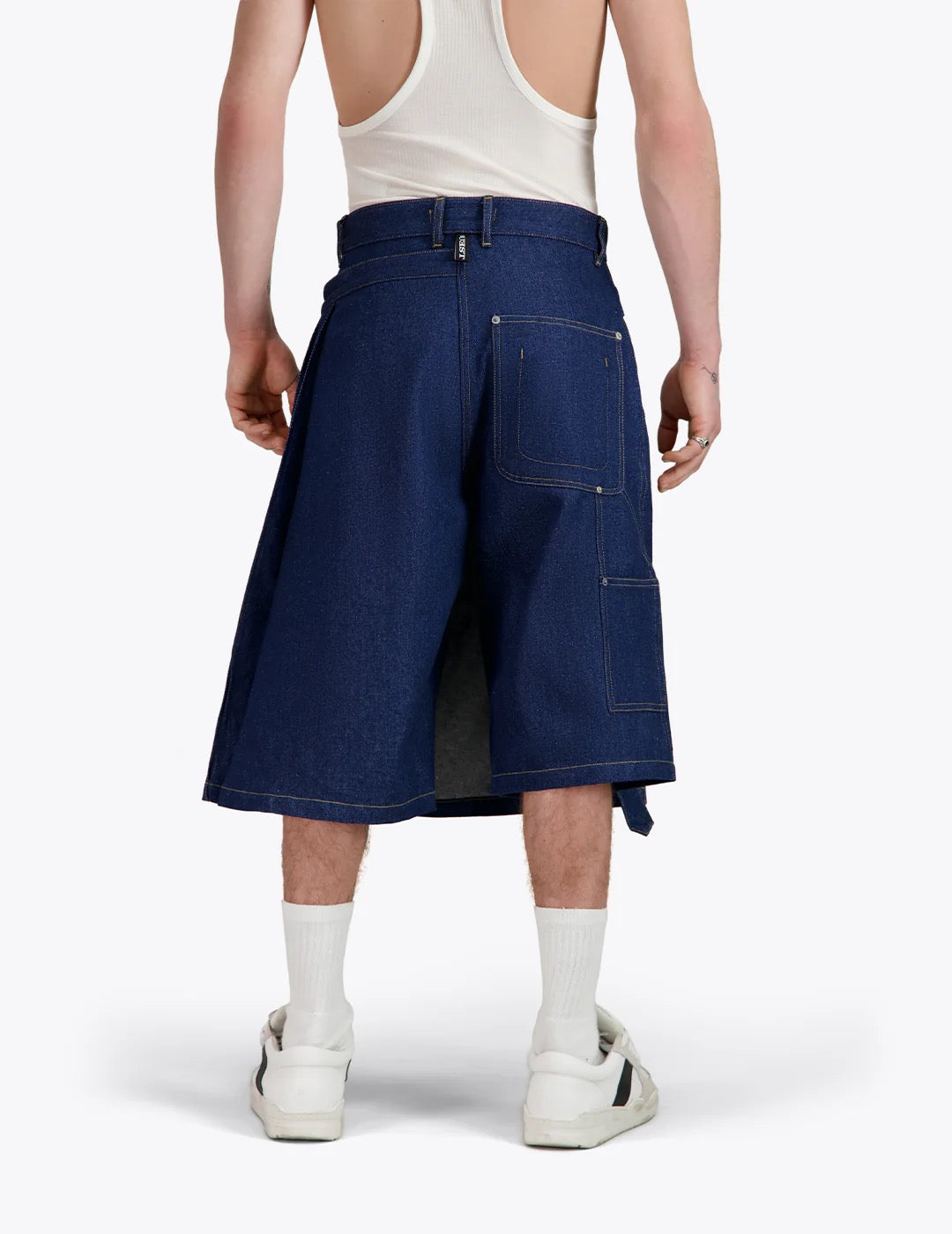 APRON SHORTS IN RECYCLED INDIGO DENIM